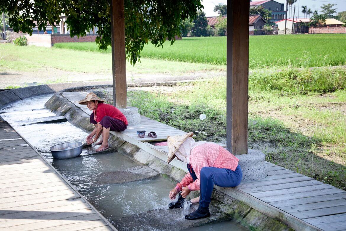 Washing clothes in Jibeishua