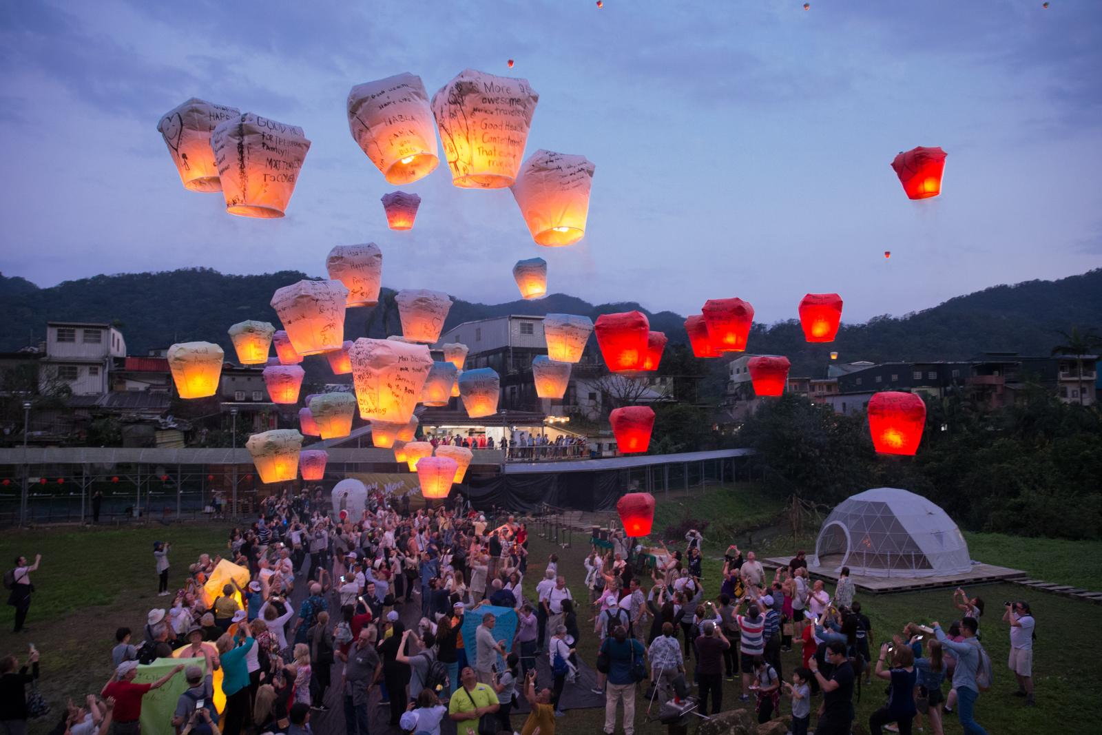 Taiwan Scene_2018 mid autumn pingxi sky lantern festival02