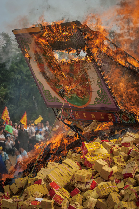Donggang-king-boat-festival-pingtung-Shanxi Temple_s Royal ship burns every 12 years.