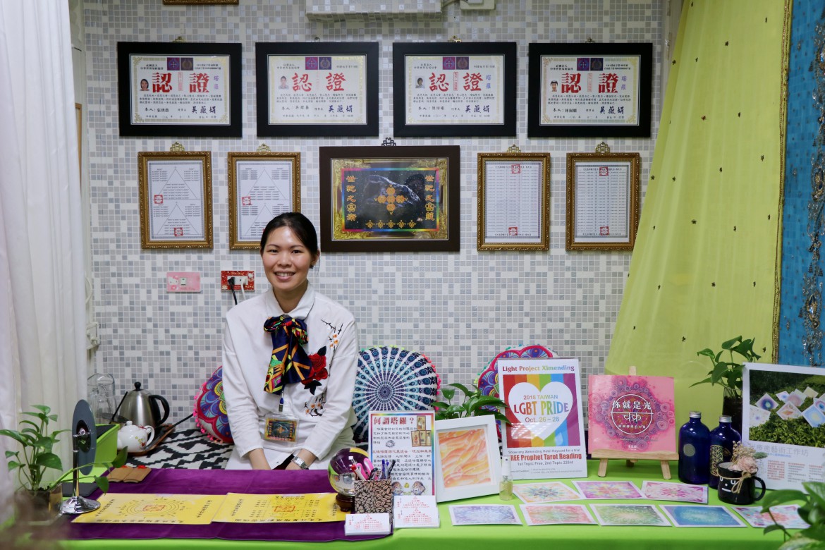 taiwan-LGBTQ-loveboat-at-ximending