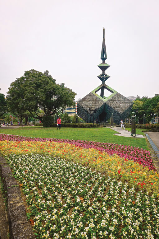 Flower-Viewing-in-Taipei-Taipei-azaleas-festival-228-peace-park