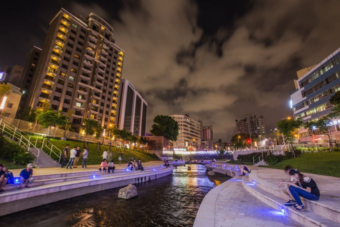 taichung-attractions-liuchuan-waterfront-park