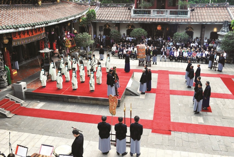 Three offering ceremony (三獻禮) to celebrate the birth of the Baosheng Emperor. (photo Xie Chenghan) 