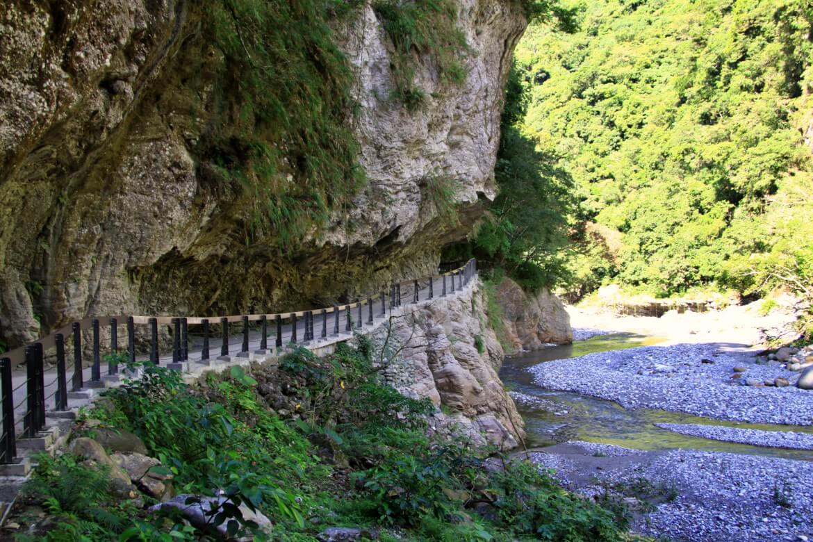 Shakadang Trail is often the first stop for many visitors who travel to Taroko National Park. 