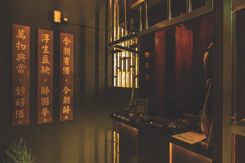 Speakeasy Pawn Bar is renovated from a real pawn in Taipei. 