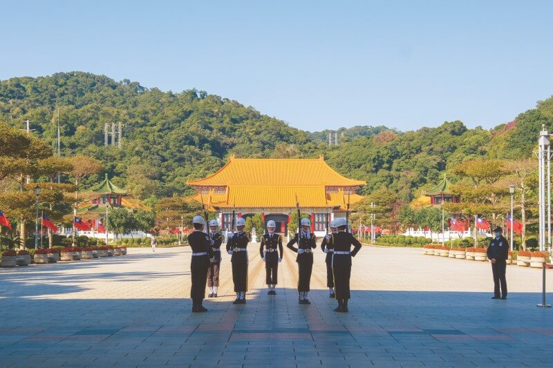 At the National Revolutionary Martyrs’ Shrine in Taipei, you can witness the changing of the guard on the hour. 