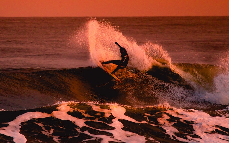 Beach surfing 2024