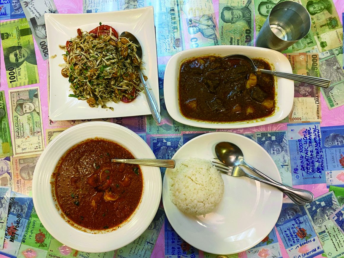 With notes from many countries as background, Kunming Islamic Restaurant provides exotic Muslim cuisine. (Photo・Kuan Yuan Chu)