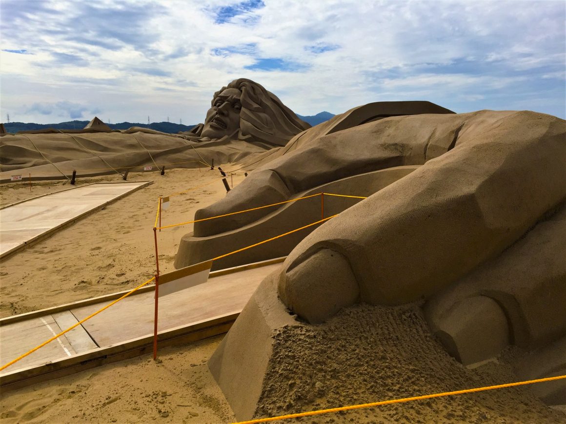 The Fulong International Sand Sculpture Art Festival of 2020 was titled “A Giant’s Dream World”as the theme.(Photo・Rick Charette)
