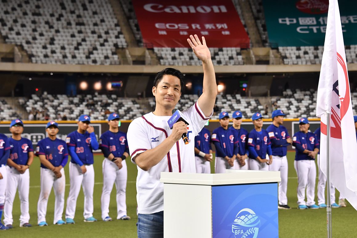 Chiang Wan-An, Mayor of  Taipei, attended the closing ceremony of the Asian Baseball Championship. (Photo・Department of Information and Tourism, Taipei City Government)