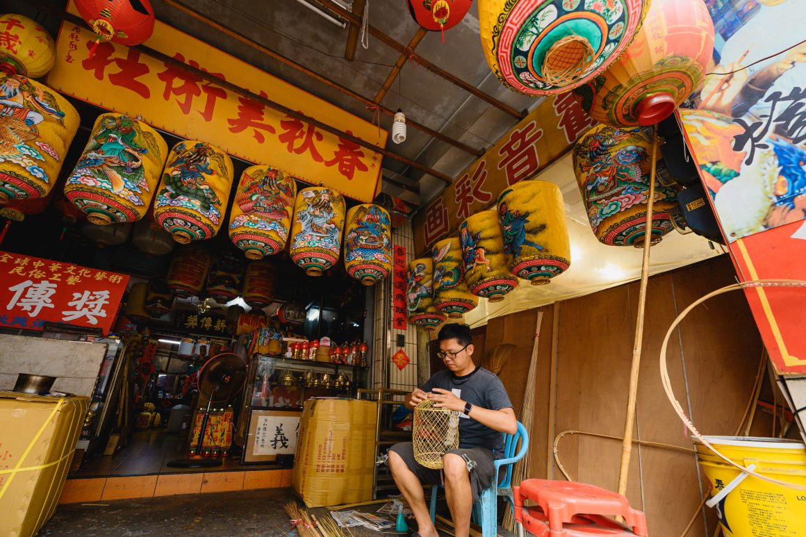 The second-generation master at Chun Qiu Art Studio creates a lantern at the shop.
