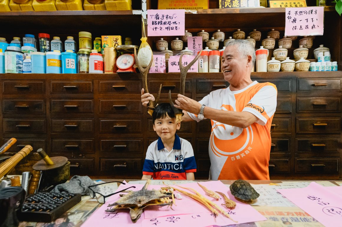 Traditional Chinese medicine shops, once thriving but now on the retreat in Changhua, have embraced experience-based tourism to preserve their culture, letting visitors become TCM apprentices for a day.
