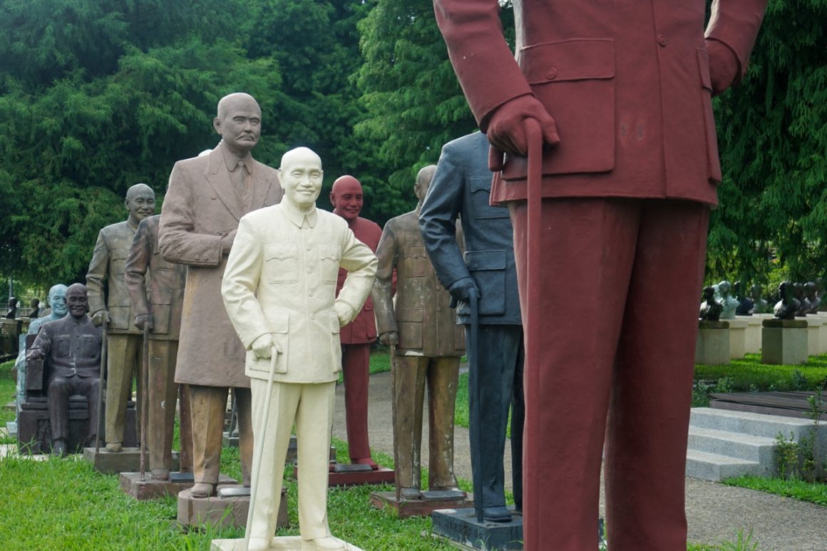 The park adjacent to the mausoleum features many Chiang statues, sometimes grouped according to pose or size.